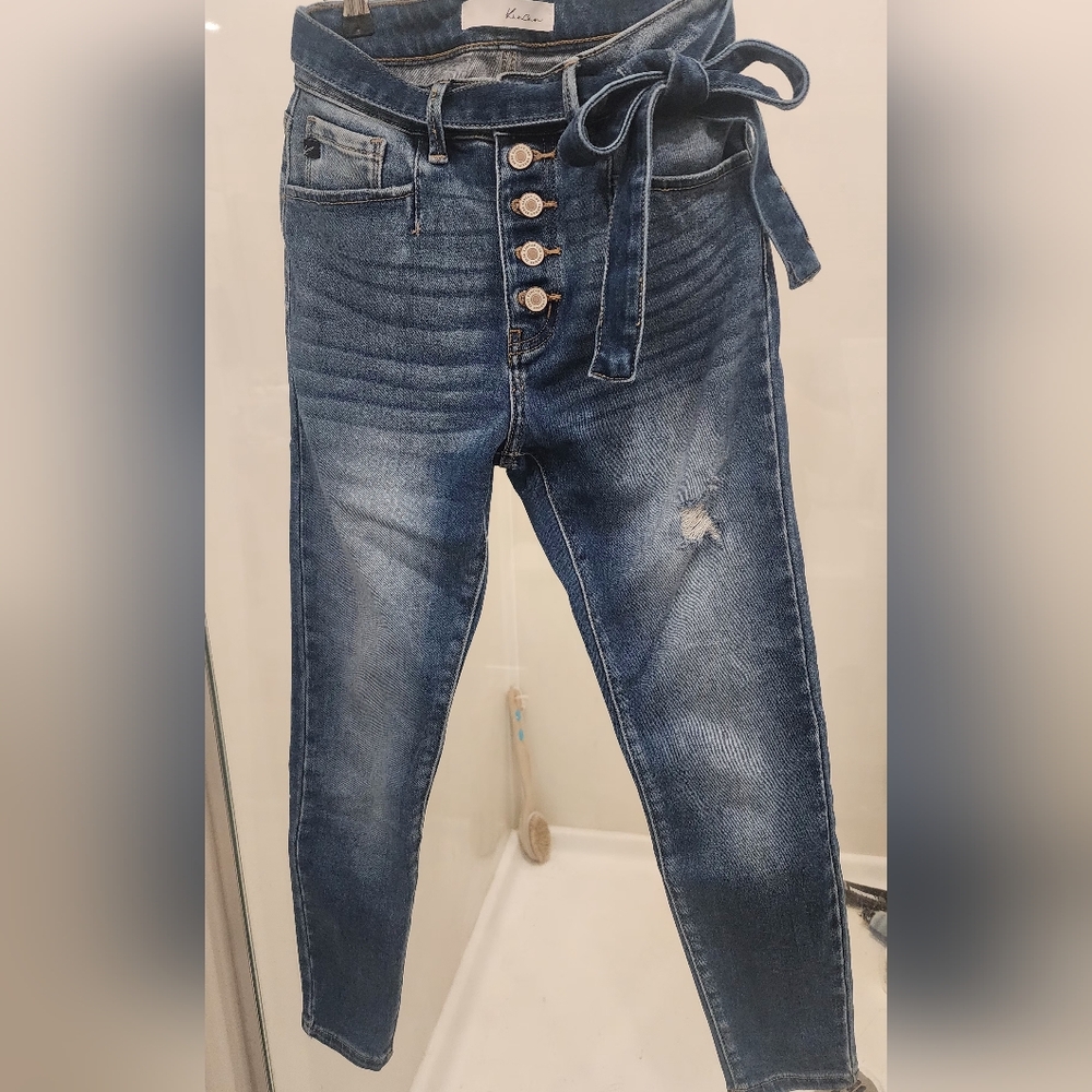 KanCan New skinny jeans w/ belt
